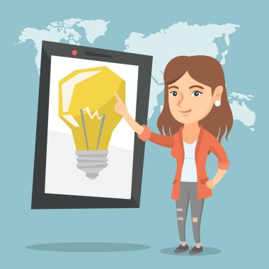 Kafkas kadın büyük tablet bilgisayar başında işaret.