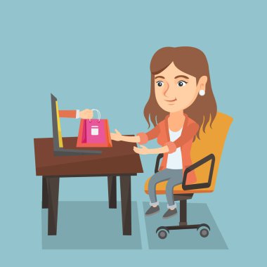 Kafkas kadın alışveriş torbaları--dan laptop elde.