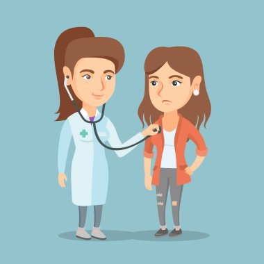 Beyaz Doktor hastanın göğüs için dinleme.