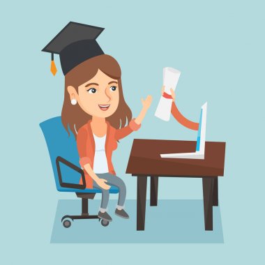 Genç mezunu bilgisayardan diploma almak.