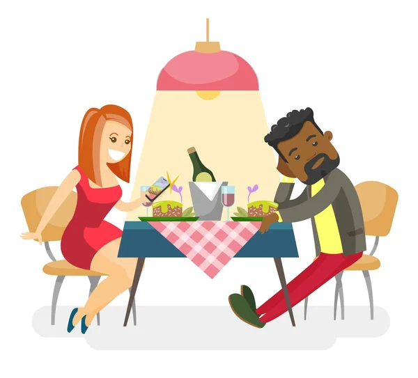 Jeune couple multiracial à une date romantique . — Image vectorielle