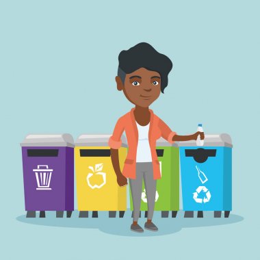 Genç Afrikalı kadın plastik şişe atma.