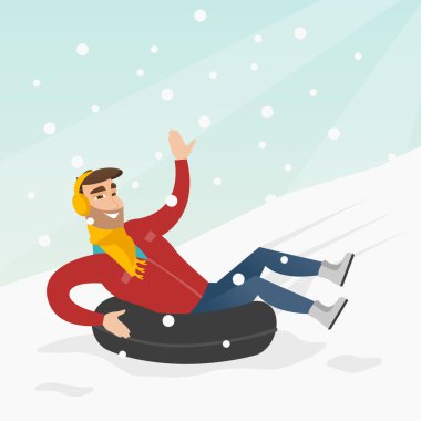 Dağlarda kar kauçuk tüp üzerinde halletme adam