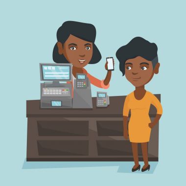 Afrikalı kadın kablosuz bir akıllı telefon ile ödeme.