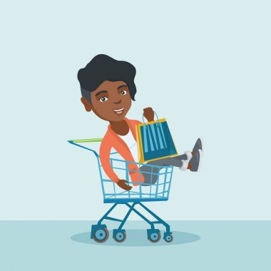 Alışveriş sepeti sürme genç Afrikalı kadın.