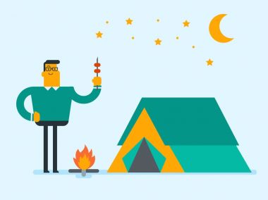 Günlük kamp, kamp ateşi yanında oturan adam.