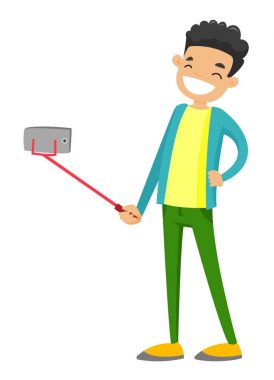 Selfie fotoğrafta beyaz beyaz genç çocuk.