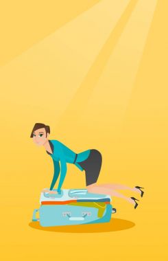 Bavul kapatmaya çalışırken genç Kafkas kadın.