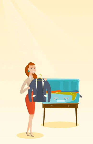 Καυκάσιος γυναίκα συσκευασίας ρούχα σε μια βαλίτσα. — Διανυσματικό Αρχείο