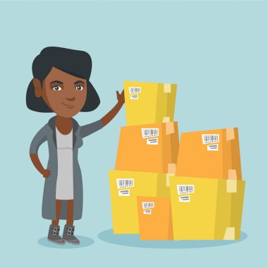 Genç iş kadını kutularını ambarı.