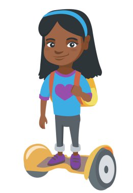 Afrikalı kız öğrenci okula gyroboard üzerinde sürme.
