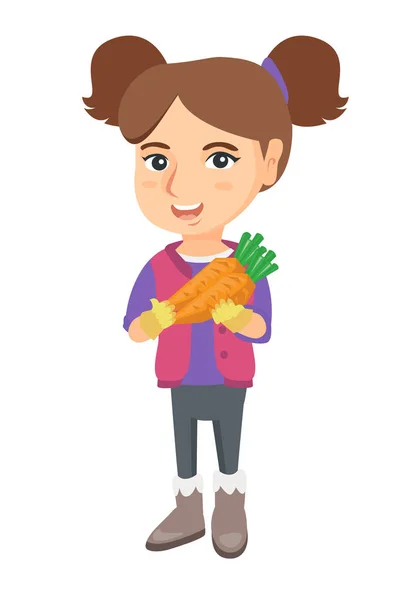 Chica caucásica sosteniendo zanahoria fresca . — Vector de stock
