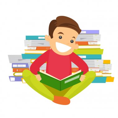 Beyaz beyaz üniversite öğrencisi bir kitap okuma.