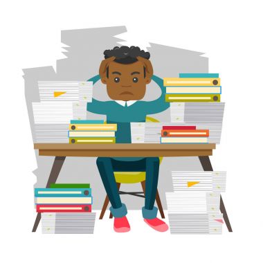 Genç memur kağıt yığınları ile umutsuzluk.