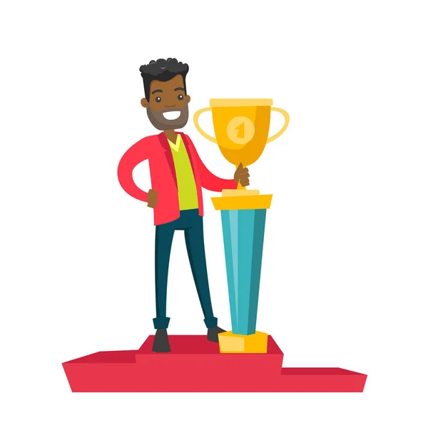 Hombre de pie en el pedestal con premio de negocios . — Vector de stock