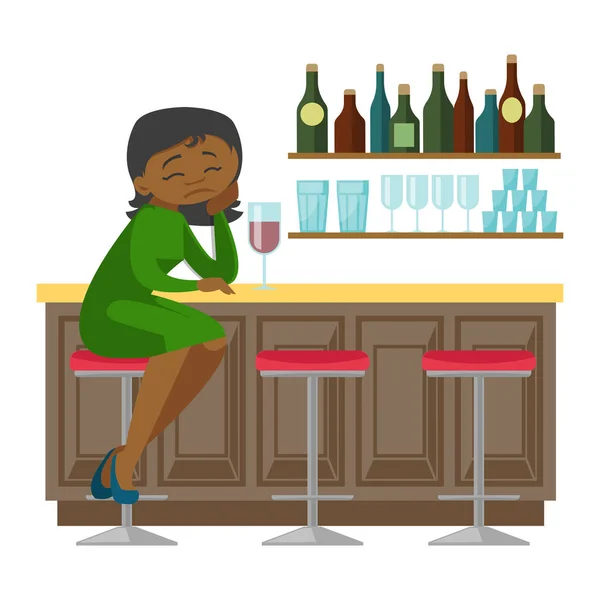 Triste mujer afroamericana bebiendo vino en un bar . — Archivo Imágenes Vectoriales