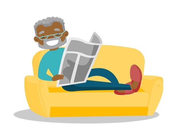 Hombre acostado en el sofá y leyendo un periódico . — Vector de stock
