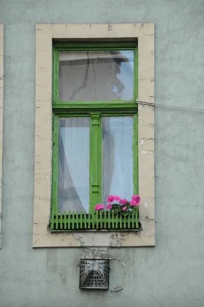 Τα Windows από το παλαιό κτήριο — Φωτογραφία Αρχείου