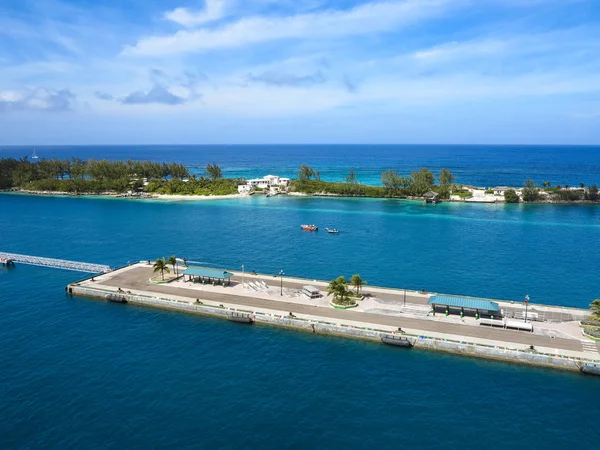 Kreuzfahrtschiff-Dock — Stockfoto