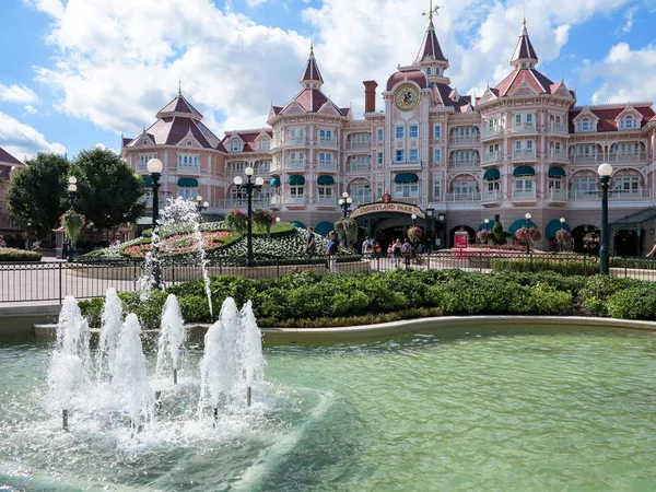 Disneyland Paris Castle With Fountains – Stock Editorial