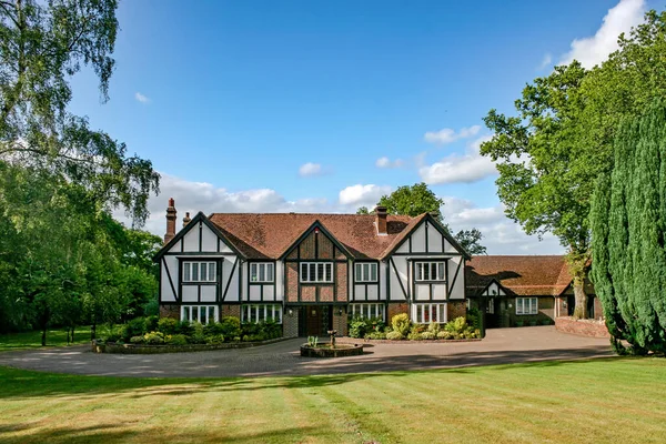 Ein Großes Landhaus Tudor Stil Großbritannien — Stockfoto