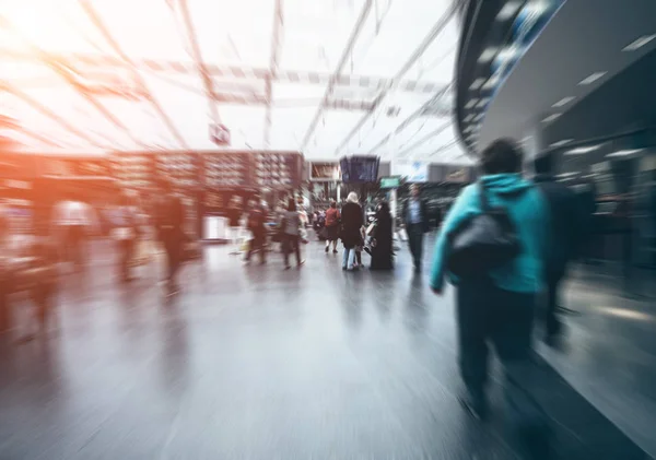 Utazás az emberek a vasútállomáson, a mozgás-blur Jogdíjmentes Stock Képek