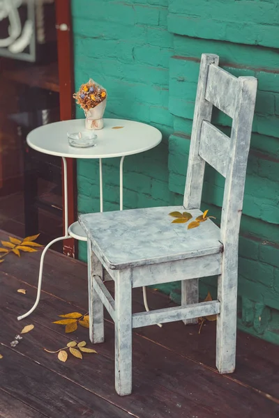 Fragment of vintage cafe - retro chair and table for smokers. — Stock Photo, Image