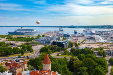 Tallinn, Estonya - 02 Haziran 2016: Tallinn Ortaçağ Merkezi görünümünden