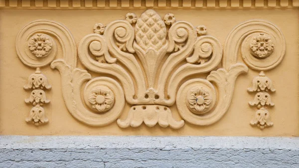 Fretwork sul muro dell'edificio . — Foto Stock