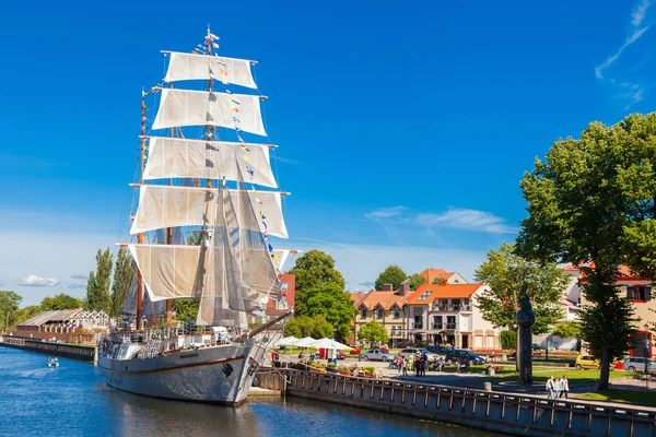 LITHUANIA, KLAIPEDA - JULY 20, 2016: Restaurant on sailing boat in Klaipeda — Stock Photo, Image