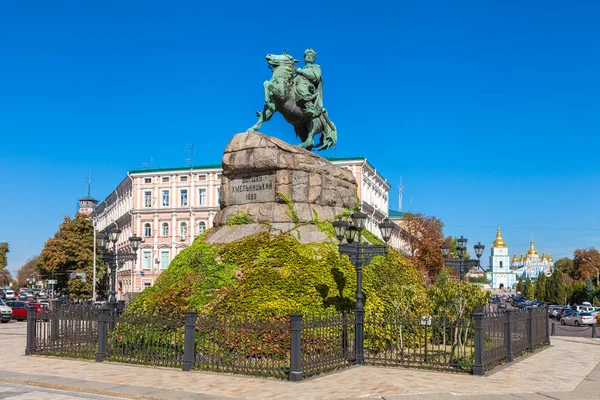 Monumento a Bogdan Khmelnitsky in piazza Sophia, Kiev, Ucraina . — Foto Stock