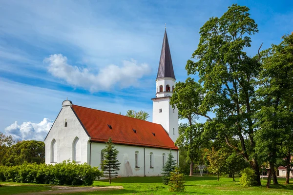 Luteránský kostel St. Berthold Sigulda, Lotyšsko. — Stock fotografie