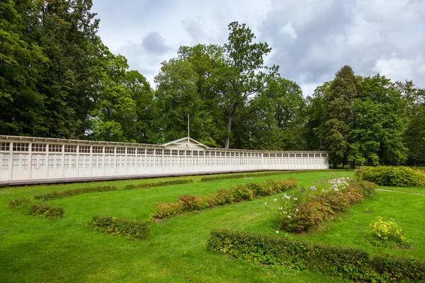 Sommerhäuser des Rehabilitationszentrums im Gut Krimulda, Sigulda, Lettland — Stockfoto