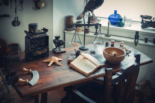 Grodno, Belarus - April 5, 2017: apothecary table  in the pharmacy museum. — Stock Photo, Image