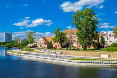  Minsk, Beyaz Rusya - 24 Mayıs 2017: Trinity banliyösü eski şehirde Minsk, Beyaz Rusya.