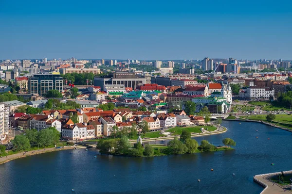 Vista aérea de un suburbio de Trinity - centro histórico antiguo, y la ciudad de Minsk, Minsk, Bielorrusia . —  Fotos de Stock