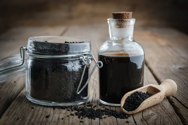 Potje Zwarte Komijn Romeinse Korianderzaad Zwarte Karwijolie Fles Ingrediënten Voor — Stockfoto