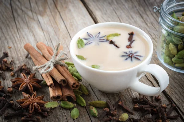 Чашка Здорового Аюрведического Чая Кофе Молоком Ароматическими Специями Коричные Палочки — стоковое фото