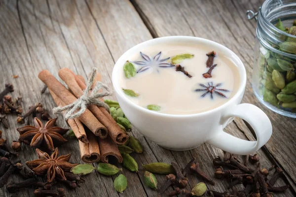 Taza Ayurvédico Masala Saludable Café Con Leche Especias Aromáticas Palitos —  Fotos de Stock