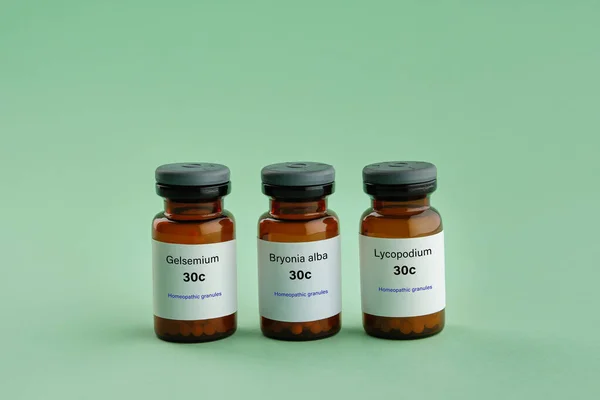 Flaschen Mit Homöopathischen Medikamenten Gelsemium Bryonia Alba Lycopodium Von Homöopathen — Stockfoto