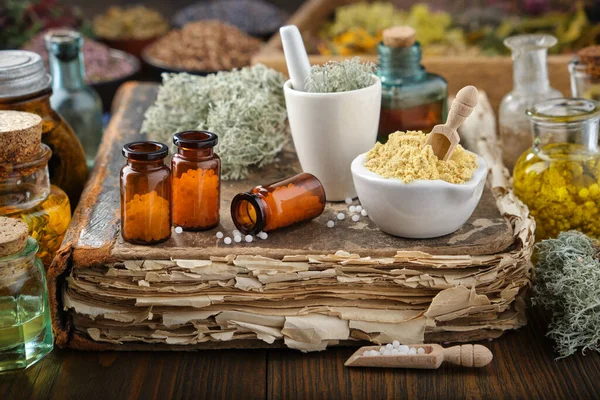 Garrafas Drogas Homeopáticas Morteiros Substâncias Minerais Plantas Medicinais Garrafas Infusão — Fotografia de Stock