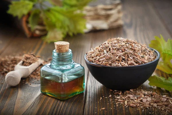 Healthy Oak Bark Black Ceramic Bowl Infusion Tincrure Bottle Green — Stock Photo, Image