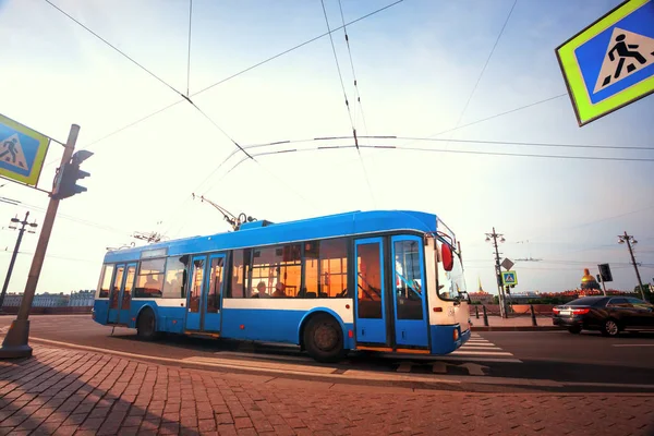 Troleybüs, St. Petersburg yolda