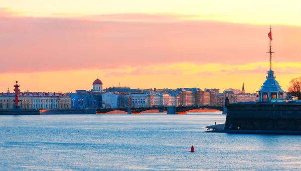 Pemandangan St. Petersburg saat malam putih — Stok Foto