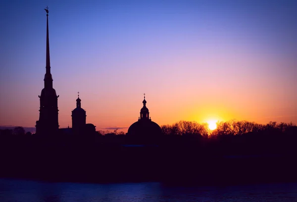 De omtrek van de Petrus en Paulus vesting in Sint-Petersburg — Stockfoto