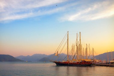 Bay Akdeniz batımında güzel yatlar