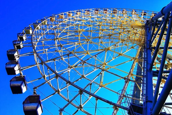 Uma vista da roda gigante, perto — Fotografia de Stock
