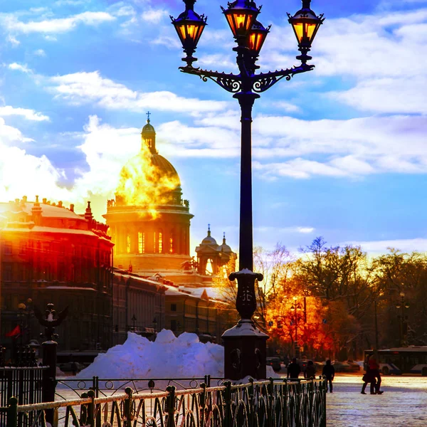 Une froide soirée d'hiver à Saint-Pétersbourg, Russie — Photo