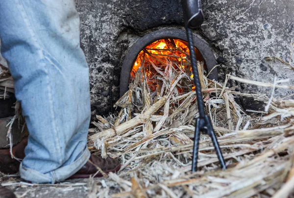 불타는 사탕수수에서 쓰레기 — 스톡 사진