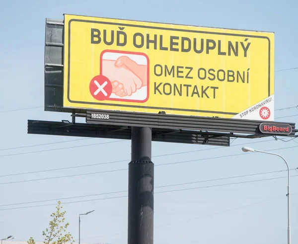 Virüs salgınının yayılmasına karşı tedbirli pano